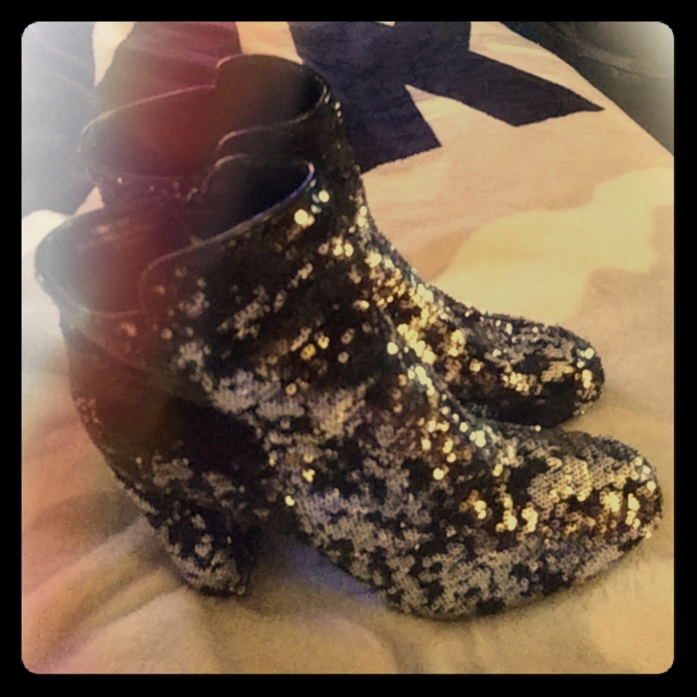 Sequins ankle boots